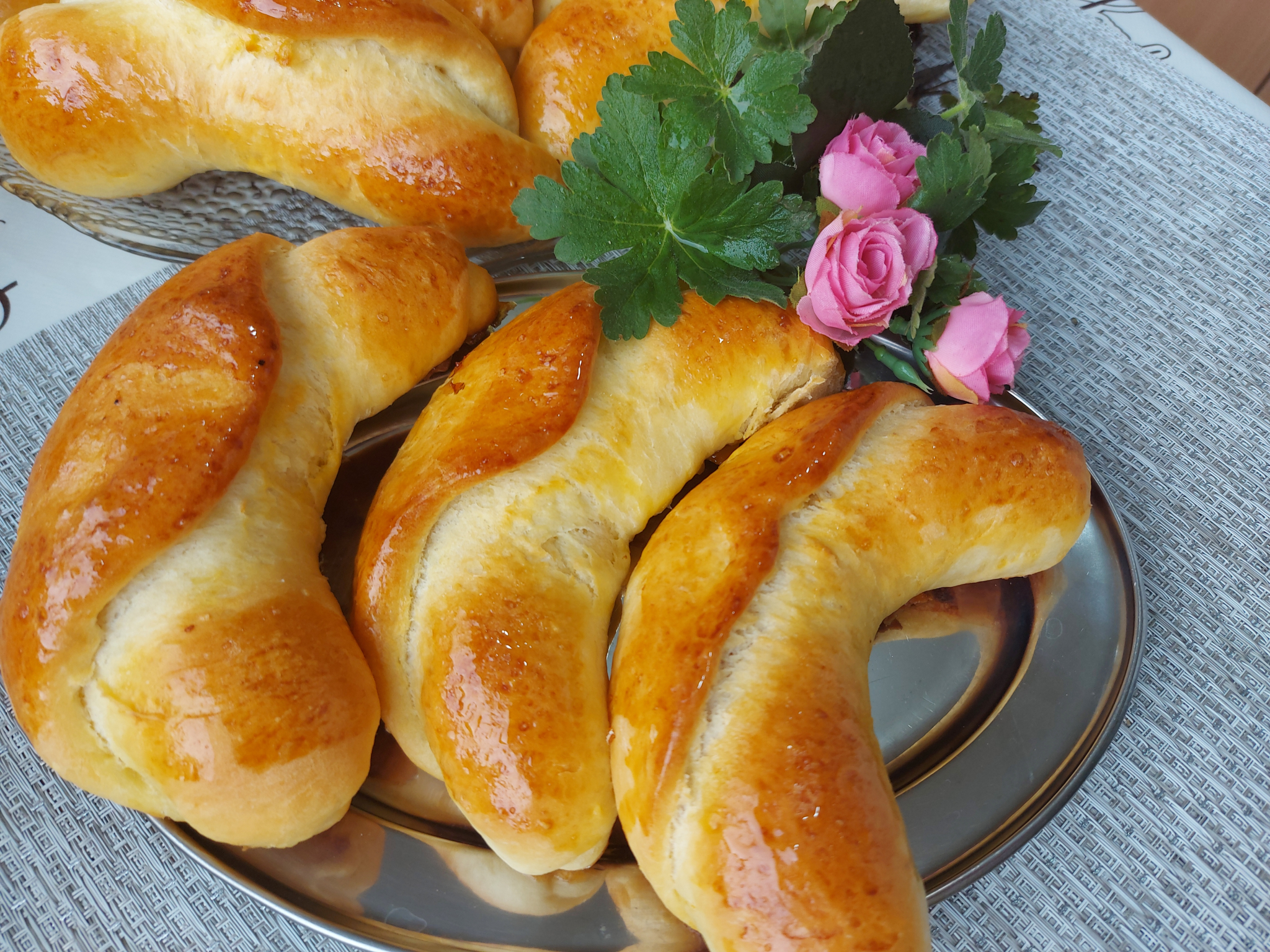 ZASLADITE SE DOMAĆINSKI Starinske kiflice sa džemom, ukusne, mekane i mirisne (VIDEO)