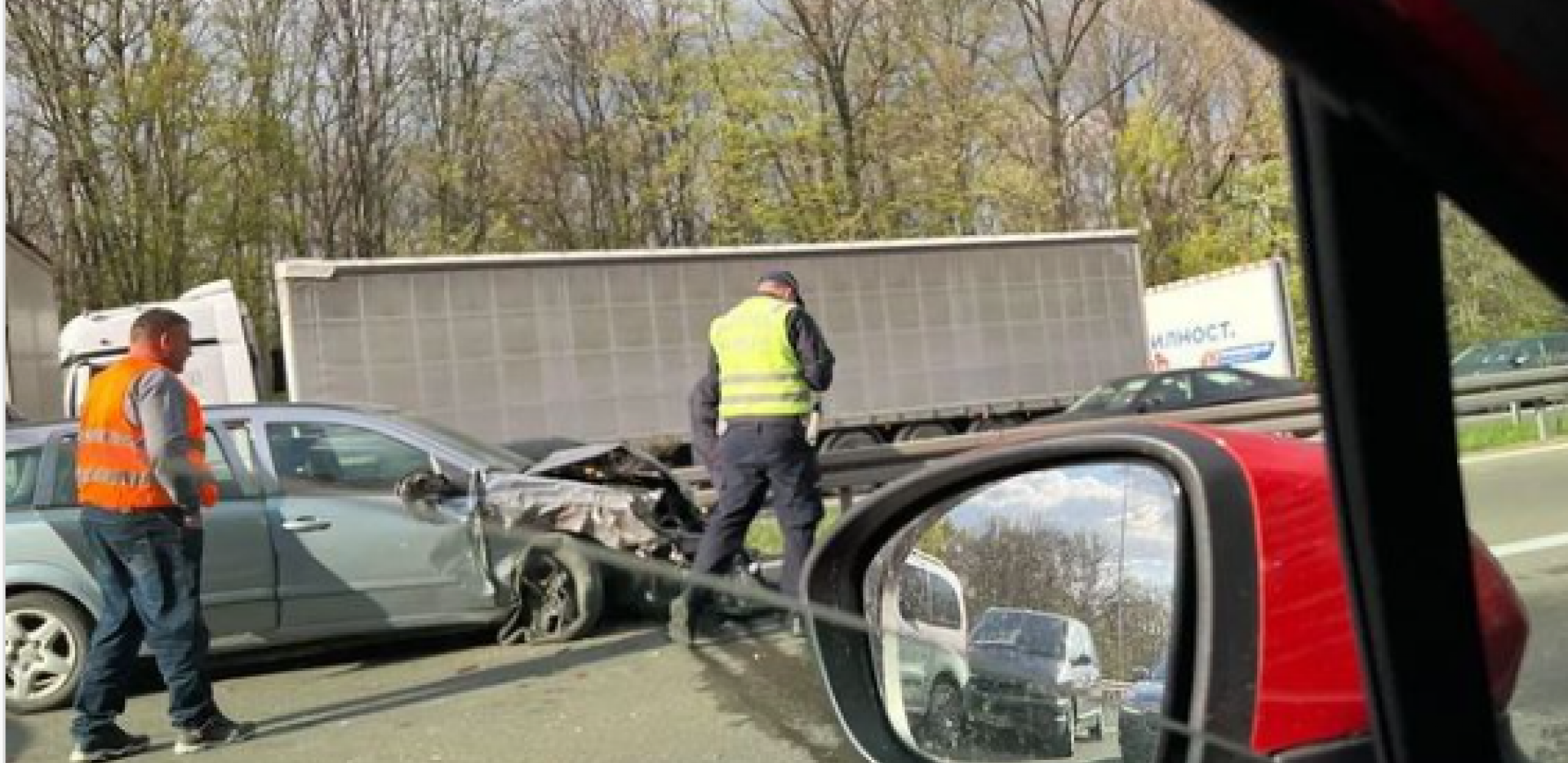 LANČANI SUDAR NA AUTO-PUTU U saobraćajnoj nezgodi kod Zmaja učestvovala 4 vozila