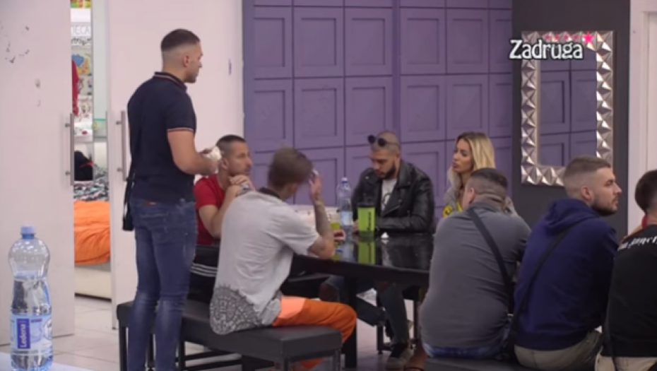 NESREĆNA SI I NEZADOVOLJNA Anđelo ukazuje Aleksandri na njeno ponašanje, ubeđen da ona igra rijaliti