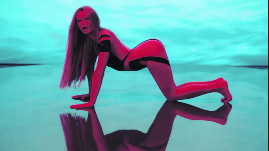 SAMA SE IZBORILA ZA 5 MINUTA SLAVE Milica za album iskeširala 300.000 evra