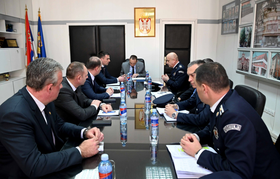 MINISTAR VULIN POSETIO POLICIJSKU UPRAVU NIŠ Zaštita običnog čoveka mora da bude prioritet rada policije (FOTO)