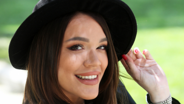 PEVAČICA ODUŠEVILA JAVNOST! Marija Mikić sve iznenadila ovim gestom, objavila sliku i izazvala lavinu emocija (FOTO)