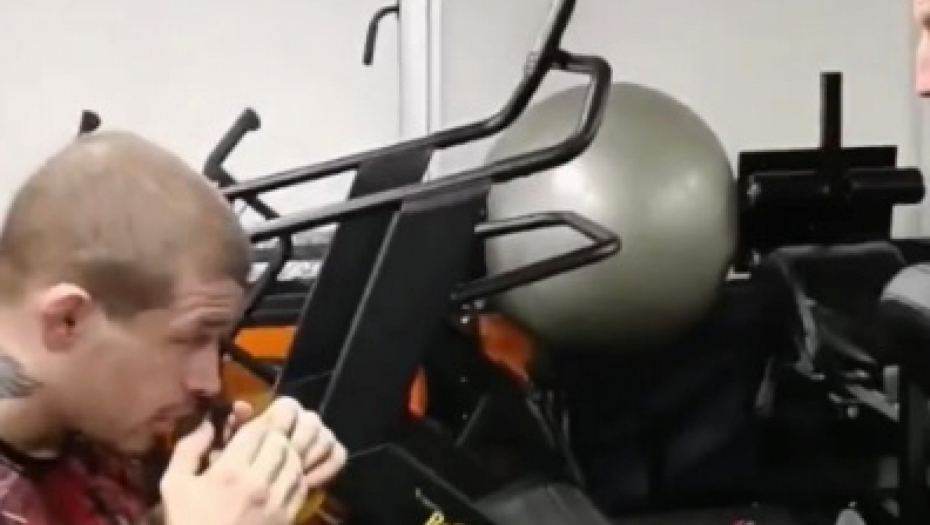 NIKAD LUĐA PRIPREMA ZA MEČ Vaso Bakočević se bije bez pravila, spreman je da protivnika uništi glavom (VIDEO)