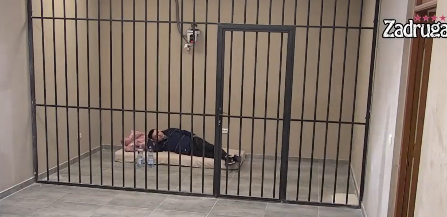 POTPUNI HIT Dok Bebica u zatvoru dolazi sebi i smiruje se, evo šta rade Miljana i Zola