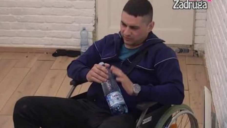 EVO GDE SE NALAZI BEBICA NAKON BEKSTVA Uslikan u gradu, vidno izbezumljen bez dinara (FOTO)