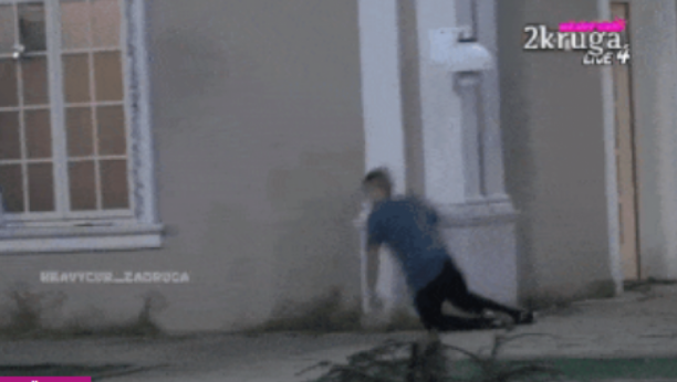 LUPIO GLAVOM U ZID I ONESVESTIO SE! Stravične scene u Zadruzi, Miljanin dečko pao kao sveća, a samo je on pritrčao da mu pomogne! (VIDEO)