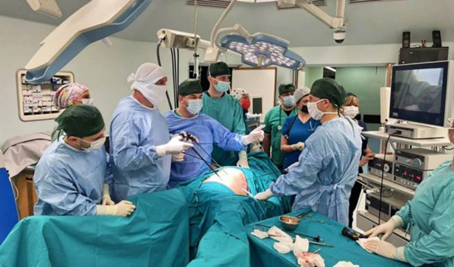 NA VMA IZVAĐEN TUMOR TEŽAK 17 KILOGRAMA Koje simptome je imao pacijent i šta mu je bilo najteže (VIDEO)