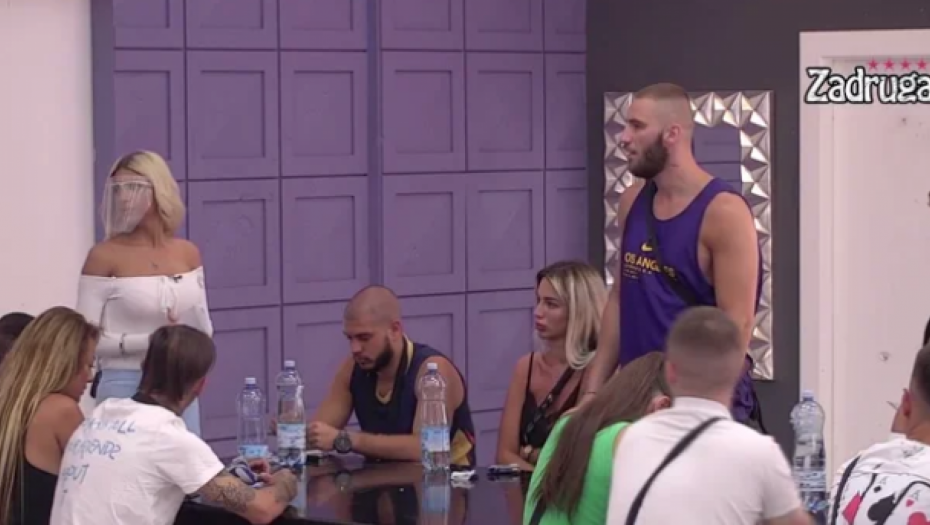 HAOS U ZADRUZI Milica i Mensur zaratili zbog njegovog osmeha, on izleteo napolje,  Veselinovićeva pravdala njihov odnos
