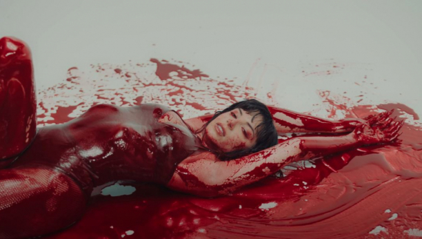 DIVLJA: Ostvarenje svih fantazija u novom spotu Sare Jo