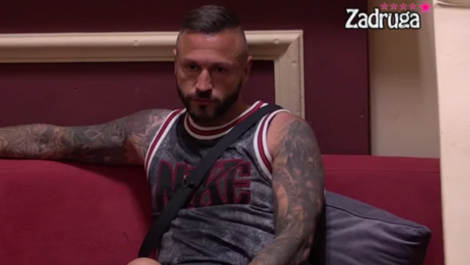 SKINULI MU 10.000 EVRA OD HONORARA Produkcija kaznila repera, pljuvao po njima i pravilima (VIDEO)