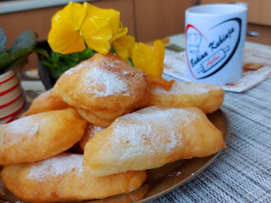 JEDNOSTAVNO SE PRAVE Isprobajte ove ukusne uštipke (VIDEO)