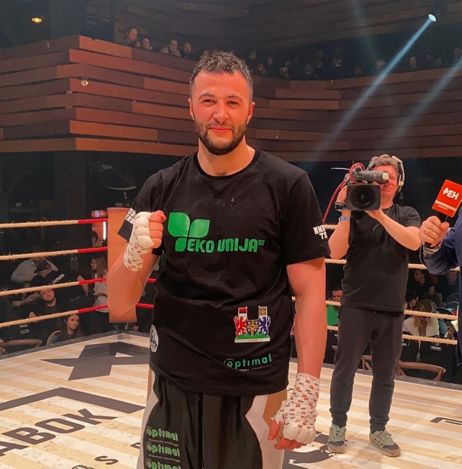 PEŠIĆ POKORIO MOSKOVSKI RING Srpski bokser zabeležio novu pobedu u profi ringu