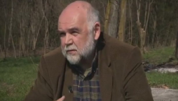 BILI SMO TEŠKA SIROTINJA, A JA NEUHRANJEN Aleksandar Berček iskreno o teškom detinjstvu, a zbog ovoga se posvađao sa svojim ocem