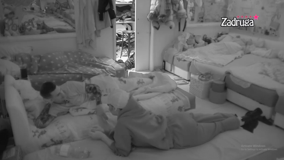 HLADAN TUŠ Mateja odbio Minu, zadrugarka u šoku, ovo joj se još nije desilo (FOTO)