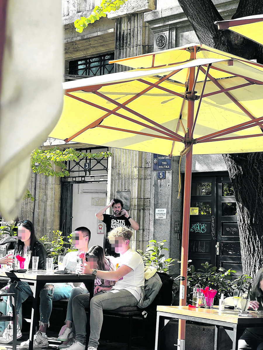 EKSKLUZIVNI ALO! PAPARAZZO Goran Bogdan uhvaćen u centru grada u ležernom izdanju: Ne mari za izgled, ali za mozak da!