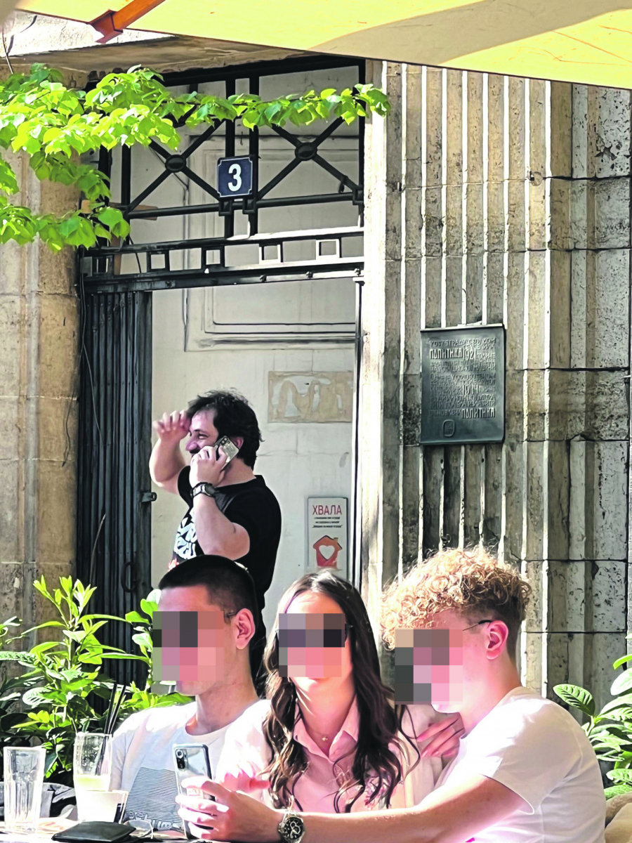 EKSKLUZIVNI ALO! PAPARAZZO Goran Bogdan uhvaćen u centru grada u ležernom izdanju: Ne mari za izgled, ali za mozak da!