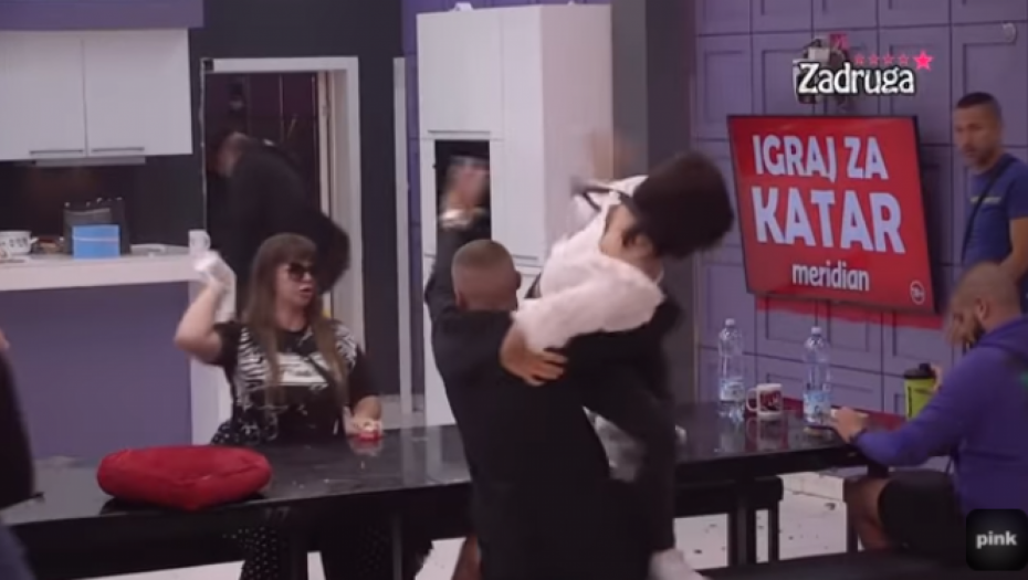 PREKINUT SASTANAK, OBEZBEĐENJE ULETELO U BELU KUĆU Brutalan sukob Milice i Miljane, pale teške reči