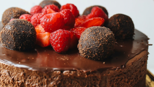 RECEPT ZA NAJLEPŠU NUGAT TORTU: Mekana i hrskava tekstura, definitvno će se tražiti parče više