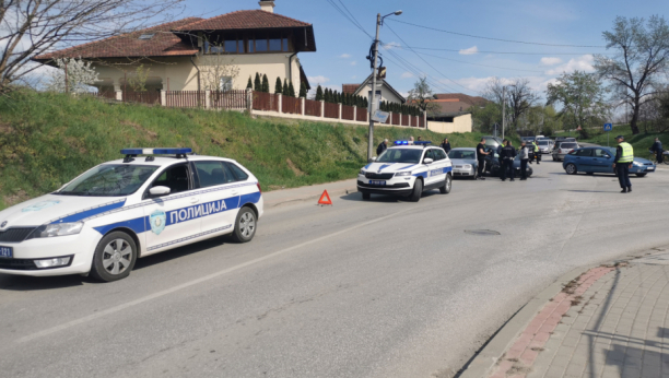 KOMBI SLETEO I PREVRNUO SE Osmoro povređenih u saobraćajnoj nesreći na putu Titel - Žabalj