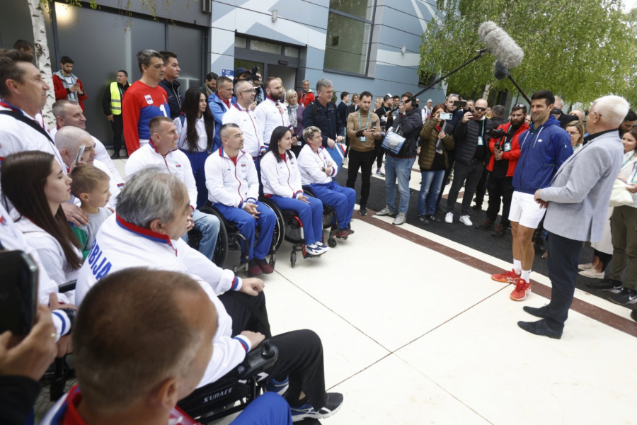 Članovi paraolimpijskog tima Srbije posetili Serbia open i Novaka Đokovića