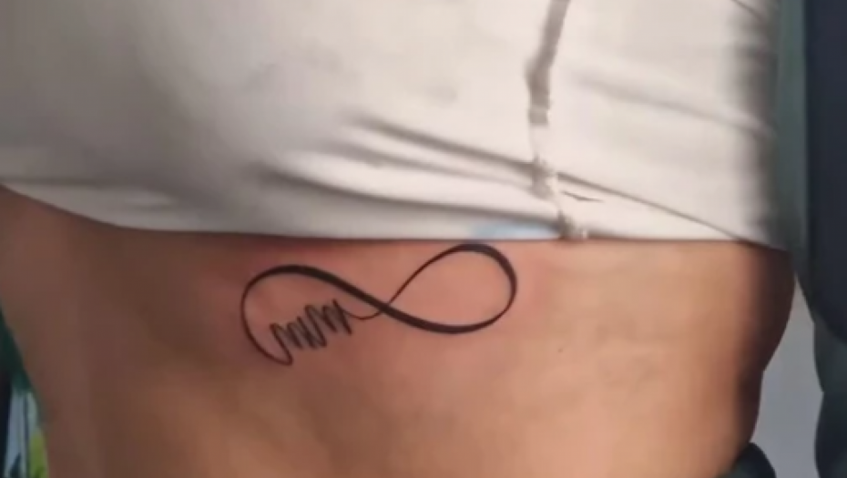 MNOGO BOLI, NIKAD VIŠE OVO Luna Đogani se istetovirala, evo šta joj stoji ispod grudi