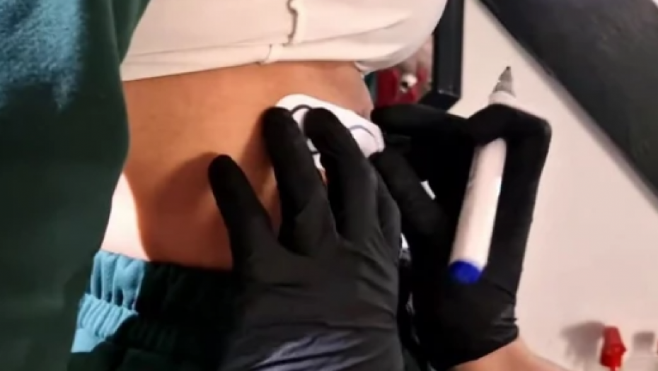 MNOGO BOLI, NIKAD VIŠE OVO Luna Đogani se istetovirala, evo šta joj stoji ispod grudi