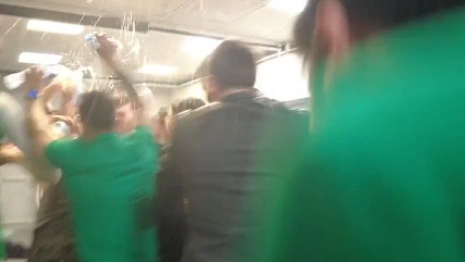 "DISKO PARTIZANI" Igrači Burse slavili uz ozbiljne prozivke na Partizanov račun (VIDEO)