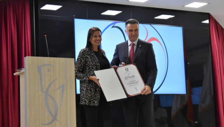 Ministarki Vujović u Novom Pazaru uručeno priznanje „Povelja grada“