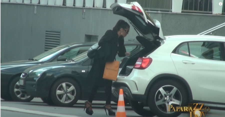 LUKSUZNA MAŠINA, A PEVAČICA UTEGNUTA KAO PRAĆKA Evo šta radi Dušica Grabović u jeku afere o prostituciji (FOTO)