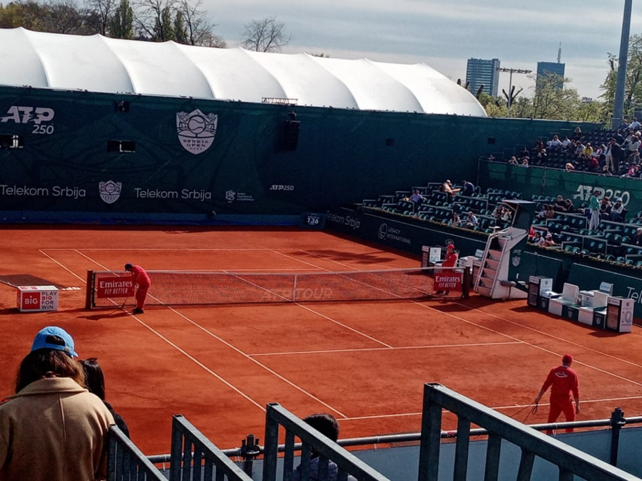 NOVAK U POLUFINALU Đoković preokretom protiv Kecmanovića stigao među četiri najbolja na Srbija Openu