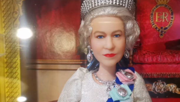 KRALJICA ELIZABETA DOBILA POSEBAN POKLON ZA SVOJ 96. ROĐENDAN U njenu čast napravljena barbika sa njenim likom (VIDEO)