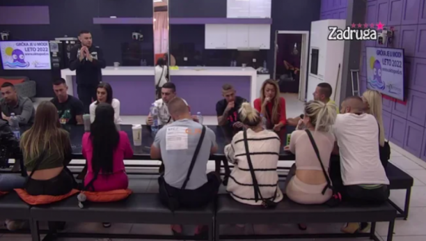 ON JOJ DAJE ZNAKOVE Lepi Mića raskrinkao Dalilu i Dejana do srži, Car odmah skočio: Zbog toga je misteriozan