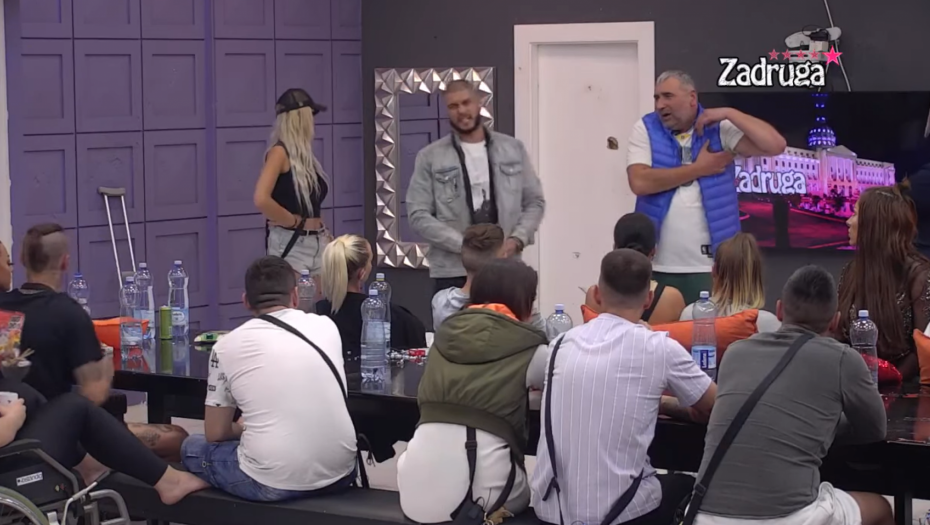 HAOS ZA CRNIM STOLOM Miki sasuo sve u lice Dejanu, brutalno ga popljuvao pred svima, a onda ponizio i udario na bivšu ženu