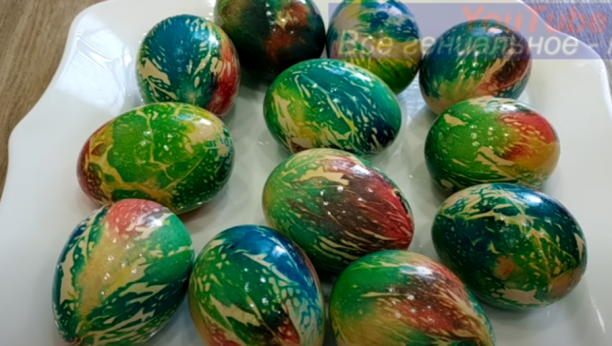 PRAVA VASKRŠNJA ČAROLIJA Ruska tehnika farbanja jaja, koju morate da probate (VIDEO)