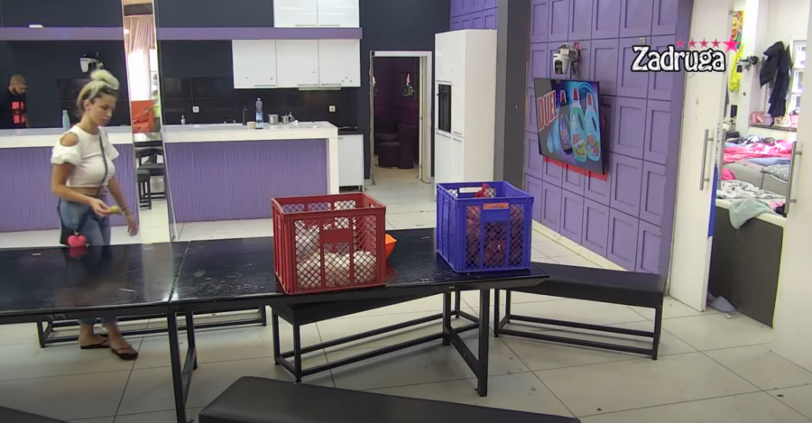 SVE JE SPREMNO ZA FARBANJE JAJA Veliki šef poslao zadrugarima jaja i hranu, oni odmah prionuli na posao