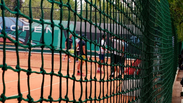 NAJSLAĐA PRIPREMA! Nole pred polufinale zaigrao tenis sa sinom Stefanom (VIDEO)