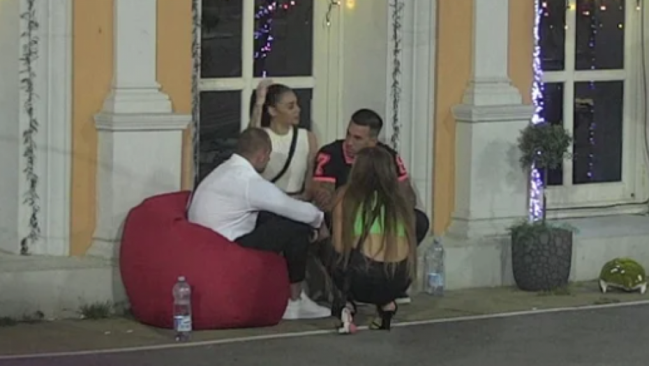 PRUŽILI MU UTEHU Mina, Dalila i Mateja tešili Dina, pa kao pravi prijatelji stali uz njega kada mu je najteže