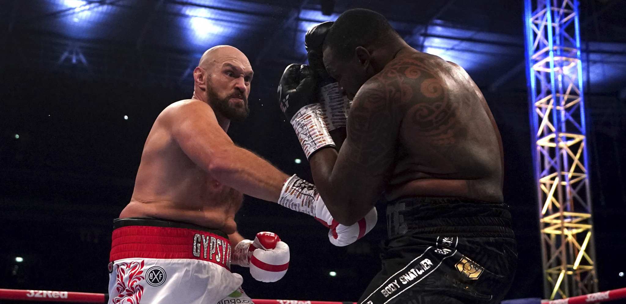 FJURI UNIŠTIO VAJTA UZ PODRŠKU 93.000 LJUDI Nokaut čuvenog boksera pred prepunim Vemblijem za kraj karijere (VIDEO)