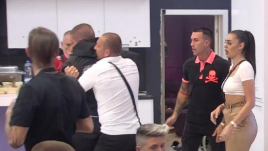 DRAGOJEVIĆ UDARA U ZID, VRATA I ŠUTIRA SVE OKO SEBE Dobio nervni slom zbog Aleksandre: Dao sam sve od sebe, ona me zavlači