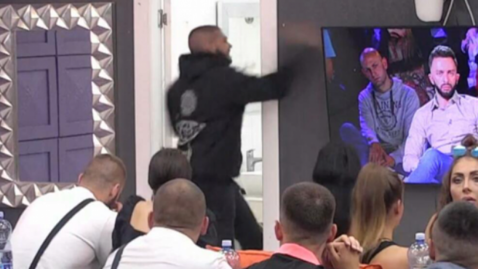 DRAGOJEVIĆ UDARA U ZID, VRATA I ŠUTIRA SVE OKO SEBE Dobio nervni slom zbog Aleksandre: Dao sam sve od sebe, ona me zavlači