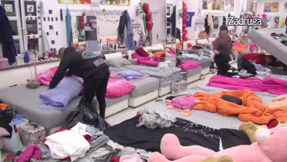 OVIM POTEZOM ZAUVEK STAVIO TAČKU Dejan pokupio svoje stvari i napustio krevet u kom je spavao sa Aleks