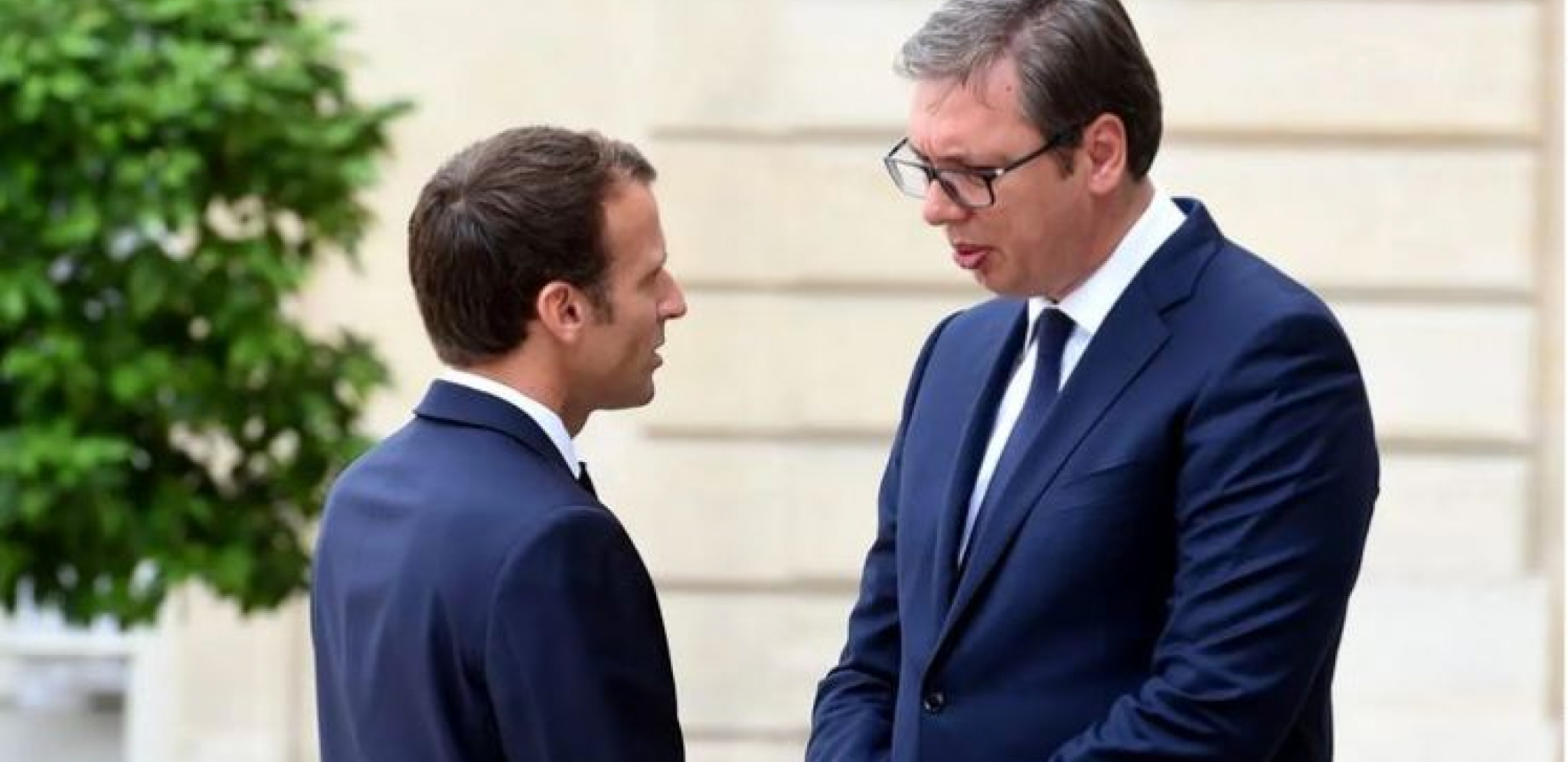 PREDSEDNIK VUČIĆ STIGAO U PARIZ U Jelisejskoj palati uskoro počinje sastanak sa Makronom