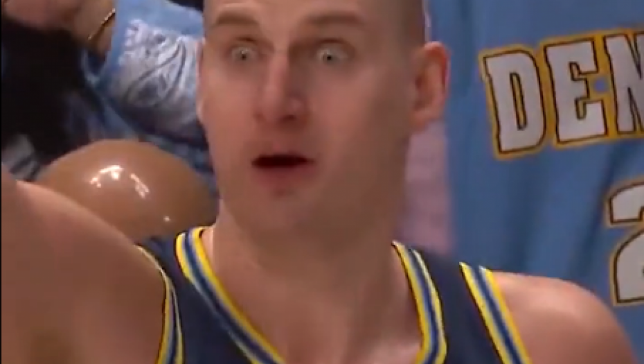 OVO NIJE REALNO Srbin pročitao akciju rivala, Jokić skočio sa klupe i rešio meč (VIDEO)