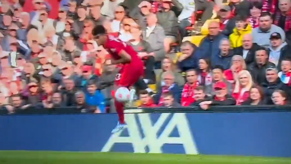OVAKAV POTEZ DUGO NIJE VIĐEN Igrač Liverpula ostavio svet fudbala bez daha (VIDEO)