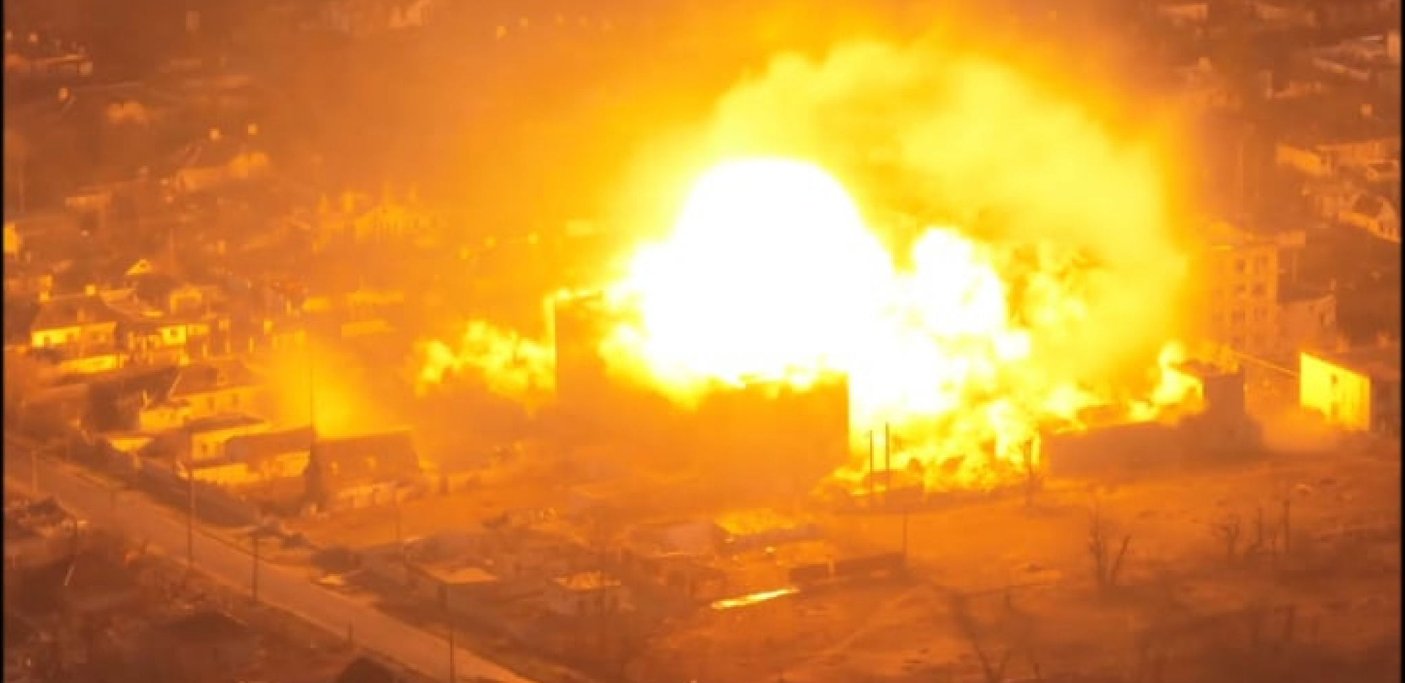 RUSKA AVIJACIJA OSAKATILA UKRAJINU Uništena jedna od najvećih rafinerija nafte (VIDEO)