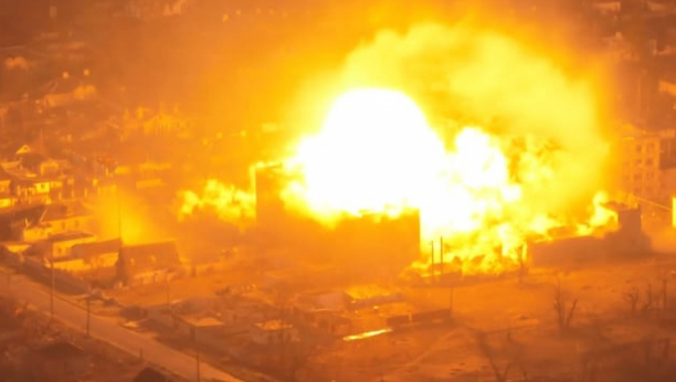 RUSKA AVIJACIJA OSAKATILA UKRAJINU Uništena jedna od najvećih rafinerija nafte (VIDEO)