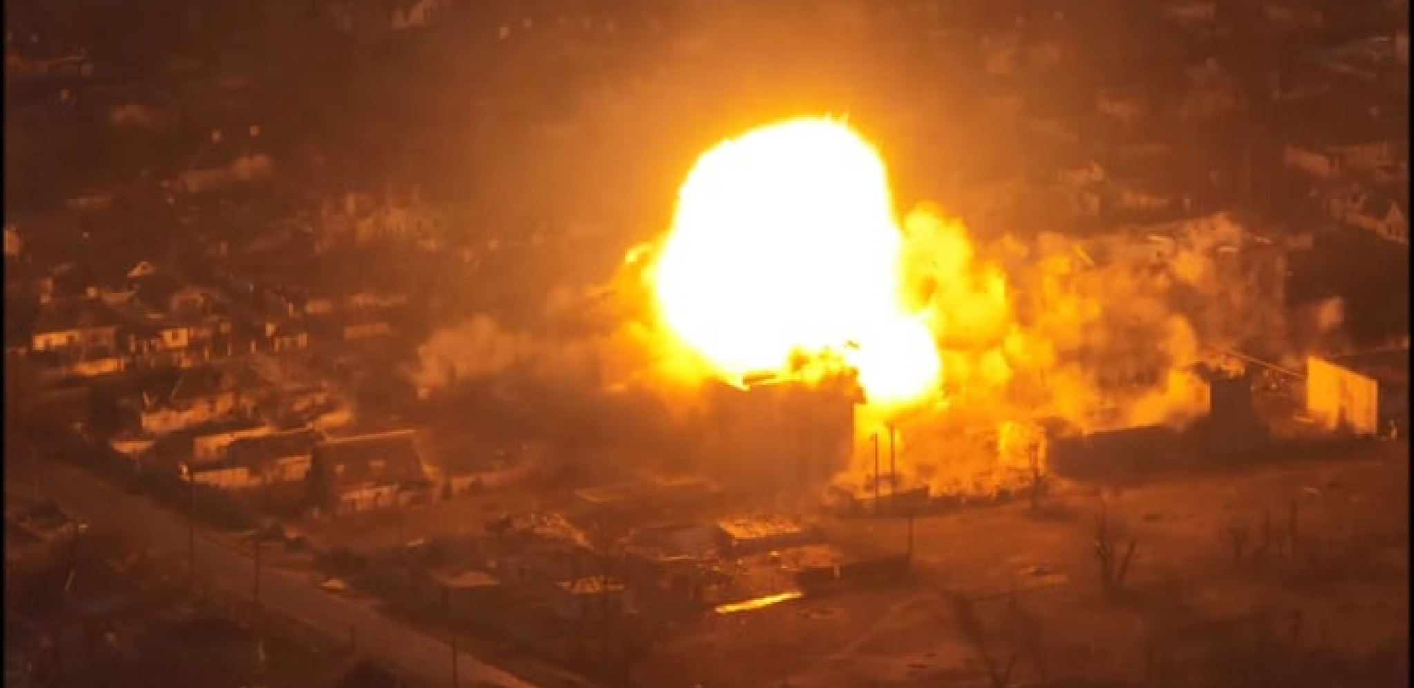 VATRA PROGUTALA SKLADIŠTE U LAVOVU Rusi izveli seriju žestokih napada, odjekivale eksplozije (VIDEO)