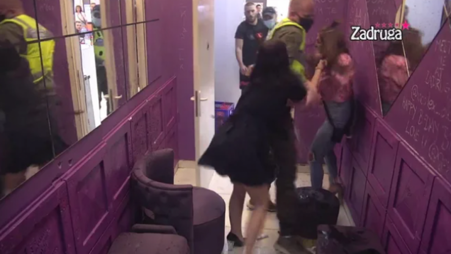 ČUPALA IZ SVE SNAGE Milica polila Irmu, pevačica joj uzvratila istom merom, Veselinovićevoj pao mrak na oči