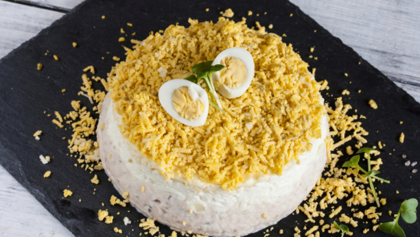 RECEPT OD POPUCALIH VASKRŠNJIH JAJA: Napravite preukusnu bogatu slanu tortu