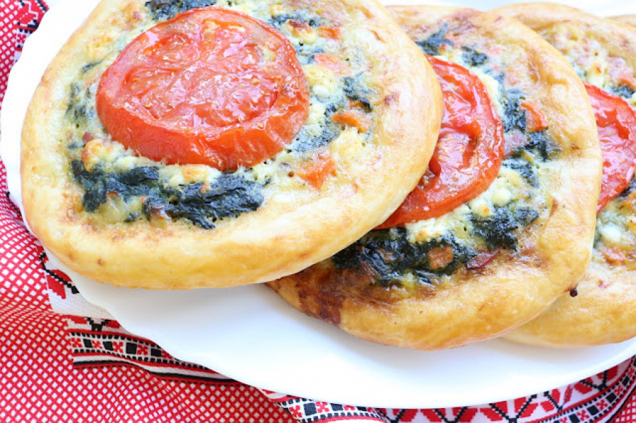 SPECIJALITET DOMAĆE KUHINJE Pitica sa spanaćem i sirom, božanstven ukus (VIDEO)